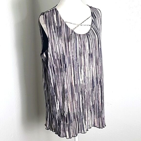 Avenue Sleeveless Top,  Criss-Cross Neckline in Soft Tiny Pleats, Size 18/20 - Picture 6 of 8